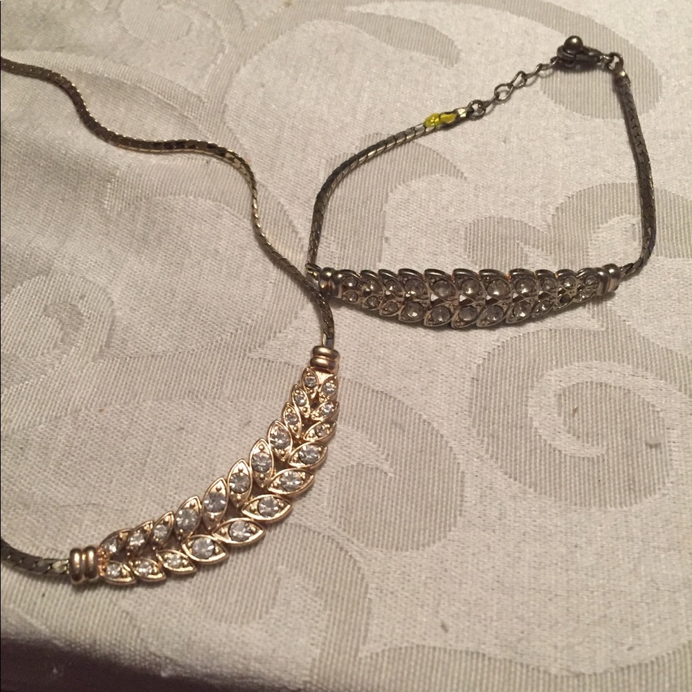 Matching jewelry set